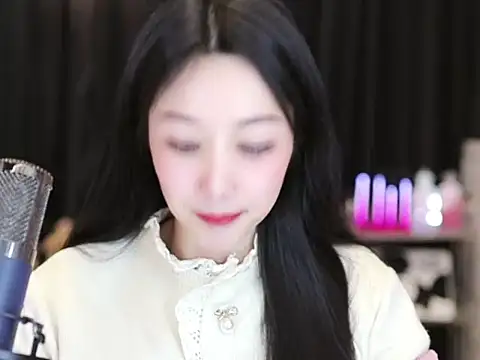 Snapshot of Nuyoah-77 chatting on 02-12-25, 05:58 Nuyoah-77 online show from 02-12-25, 05:58