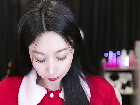 Snapshot of Nuyoah-77 chatting on 02-13-25, 02:31 Nuyoah-77 online show from 02-13-25, 02:31