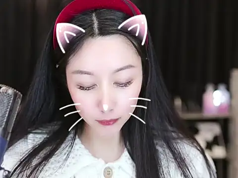 Snapshot of Nuyoah-77 chatting on 02-20-25, 04:03 Nuyoah-77 online show from 02-20-25, 04:03