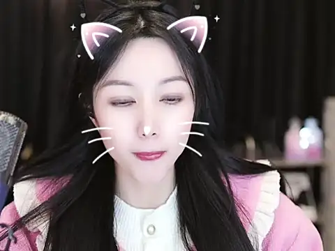 Snapshot of Nuyoah-77 chatting on 02-22-25, 05:02 Nuyoah-77 online show from 02-22-25, 05:02