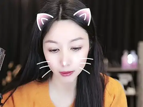 Snapshot of Nuyoah-77 chatting on 02-25-25, 02:54 Nuyoah-77 online show from 02-25-25, 02:54