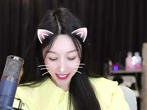 Snapshot of Nuyoah-77 chatting on 02-26-25, 07:05 Nuyoah-77 online show from 02-26-25, 07:05