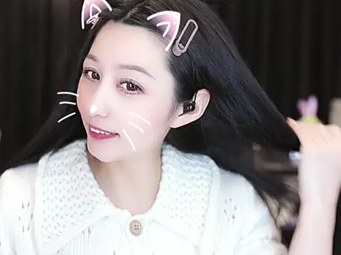 Snapshot of Nuyoah-77 chatting on 02-27-25, 04:21 Nuyoah-77 online show from 02-27-25, 04:21