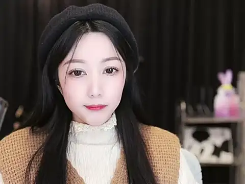 Snapshot of Nuyoah-77 chatting on 03-03-25, 03:53 Nuyoah-77 online show from 03-03-25, 03:53