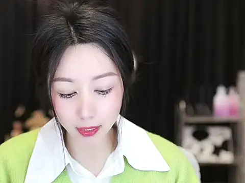 Snapshot of Nuyoah-77 chatting on 03-06-25, 04:07 Nuyoah-77 online show from 03-06-25, 04:07