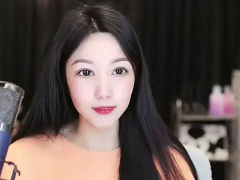 Snapshot of Nuyoah-77 chatting on 03-10-25, 04:25 Nuyoah-77 online show from 03-10-25, 04:25