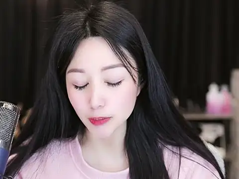 Snapshot of Nuyoah-77 chatting on 03-11-25, 05:57 Nuyoah-77 online show from 03-11-25, 05:57