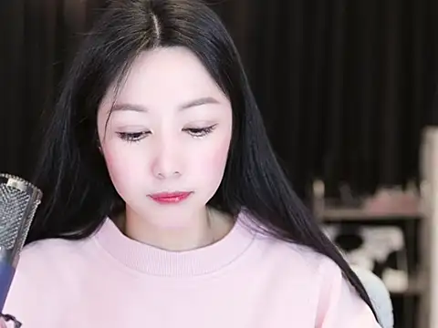 Snapshot of Nuyoah-77 chatting on 03-17-25, 04:11 Nuyoah-77 online show from 03-17-25, 04:11