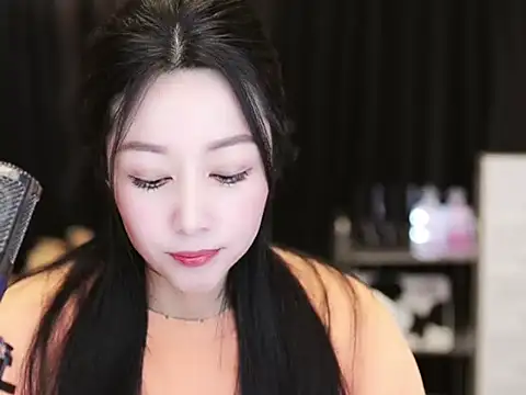 Snapshot of Nuyoah-77 chatting on 03-21-25, 04:18 Nuyoah-77 online show from 03-21-25, 04:18