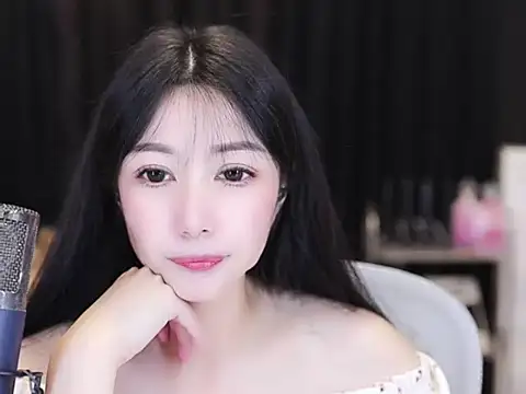 Snapshot of Nuyoah-77 chatting on 09-16-25, 05:14 Nuyoah-77 online show from 09-16-25, 05:14