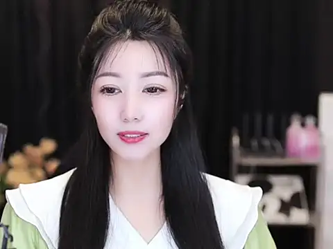 Snapshot of Nuyoah-77 chatting on 09-19-25, 04:51 Nuyoah-77 online show from 09-19-25, 04:51