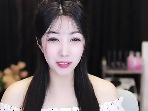 Snapshot of Nuyoah-77 chatting on 09-20-25, 04:30 Nuyoah-77 online show from 09-20-25, 04:30