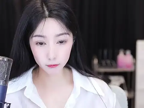 Snapshot of Nuyoah-77 chatting on 10-01-25, 04:02 Nuyoah-77 online show from 10-01-25, 04:02