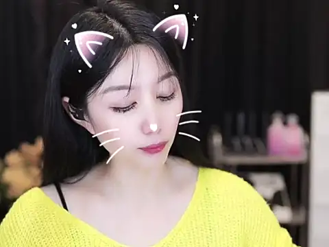 Snapshot of Nuyoah-77 chatting on 10-04-25, 03:54 Nuyoah-77 online show from 10-04-25, 03:54