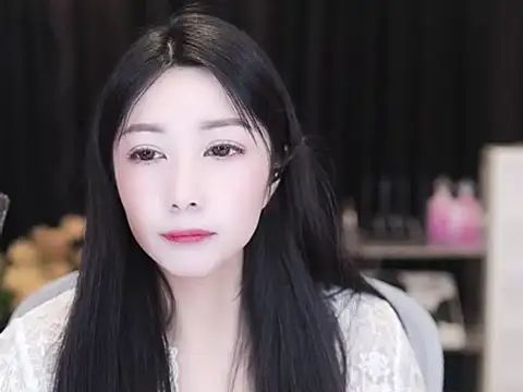 Snapshot of Nuyoah-77 chatting on 10-10-25, 03:55 Nuyoah-77 online show from 10-10-25, 03:55