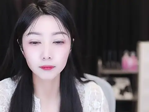 Snapshot of Nuyoah-77 chatting on 10-11-25, 04:38 Nuyoah-77 online show from 10-11-25, 04:38