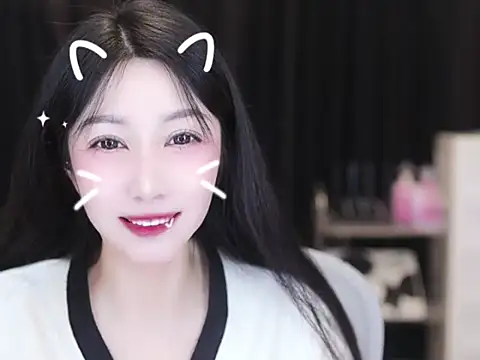 Snapshot of Nuyoah-77 chatting on 10-13-25, 04:07 Nuyoah-77 online show from 10-13-25, 04:07