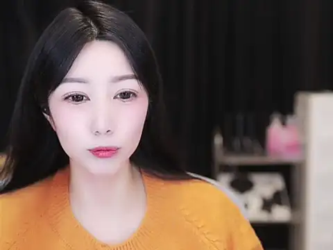 Snapshot of Nuyoah-77 chatting on 10-15-25, 02:50 Nuyoah-77 online show from 10-15-25, 02:50