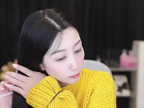 Snapshot of Nuyoah-77 chatting on 10-18-25, 03:13 Nuyoah-77 online show from 10-18-25, 03:13