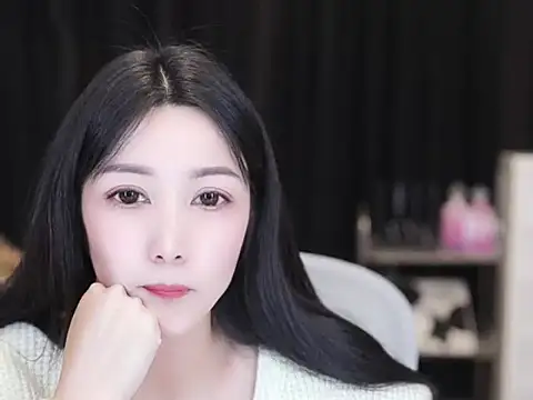 Snapshot of Nuyoah-77 chatting on 11-02-25, 01:57 Nuyoah-77 online show from 11-02-25, 01:57