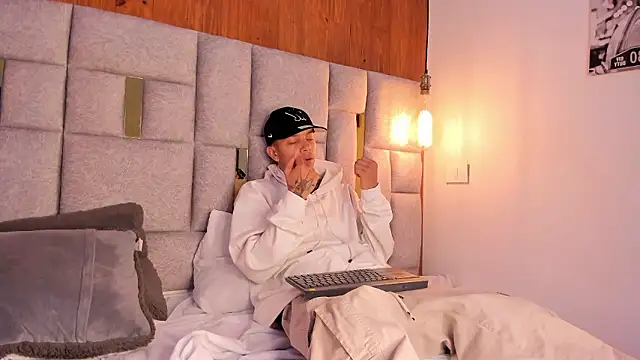 Snapshot of Noah_Tokisha chatting on 12-02-24, 03:58 Noah Tokisha online show from 12-02-24, 03:58