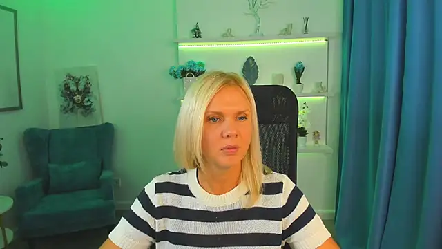 AgathaKlouin online show from 09-13-25, 07:13