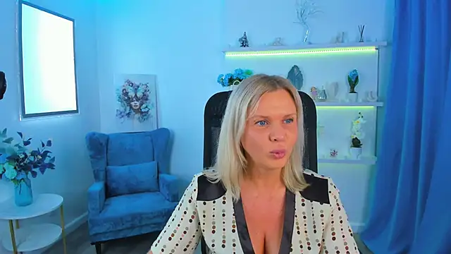 AgathaKlouin online show from 10-11-25, 07:12