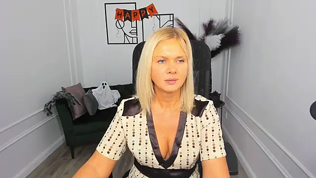 AgathaKlouin online show from 10-23-25, 07:23