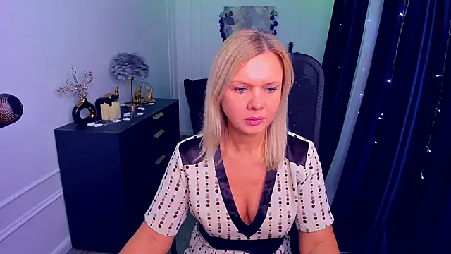 AgathaKlouin online show from 12-21-25, 07:10