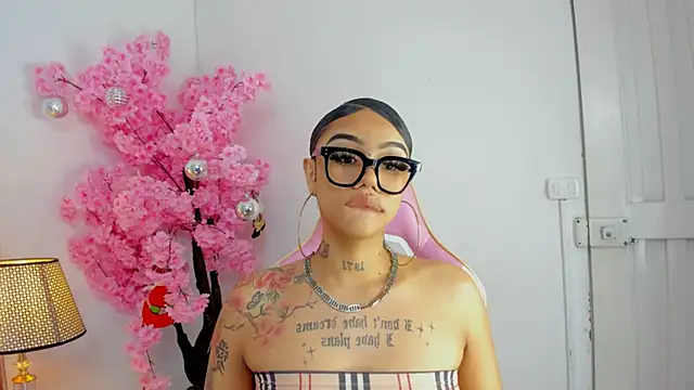 Mia Jansen online show from 12-21-24, 12:42