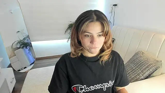 Snapshot of Ori_valentina chatting on 07-27-26, 07:10 Ori valentina online show from 07-27-26, 07:10
