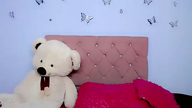 Snapshot of Riossvale chatting on 11-18-25, 04:17 Riossvale online show from 11-18-25, 04:17