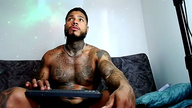 Snapshot of Exotic_tatto27121 chatting on 12-29-24, 08:48 Exotic tatto27121 online show from 12-29-24, 08:48