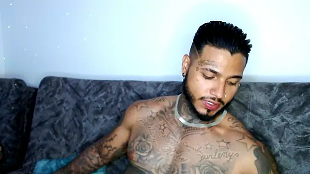 Snapshot of Exotic_tatto27121 chatting on 01-17-25, 12:10 Exotic tatto27121 online show from 01-17-25, 12:10