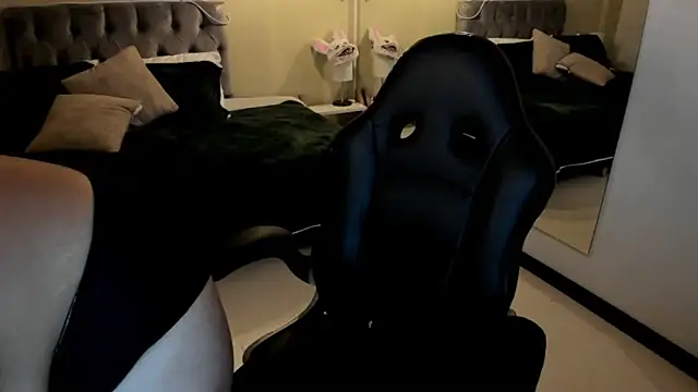 Snapshot of _Dulcinea_1 chatting on 11-08-25, 10:37 Dulcinea 1 online show from 11-08-25, 10:37