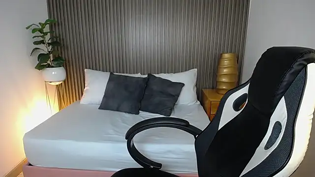 dania miller  online show from 12-12-24, 09:37