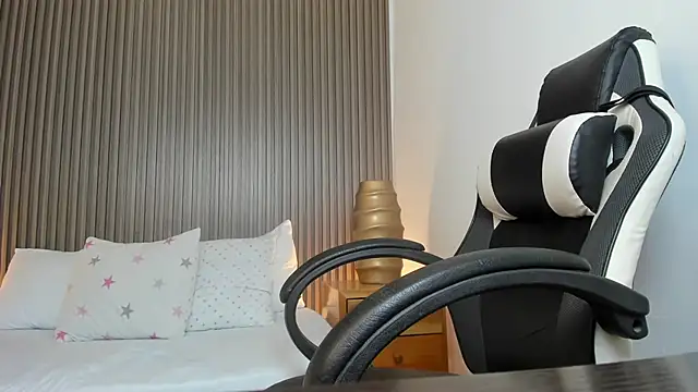 dania miller  online show from 02-21-25, 08:40