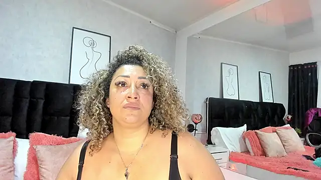 Snapshot of Katti_Barrera chatting on 02-13-25, 11:28 Katti Barrera online show from 02-13-25, 11:28