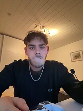 Snapshot of JuNIs_ chatting on 10-21-25, 05:02 JuNIs online show from 10-21-25, 05:02