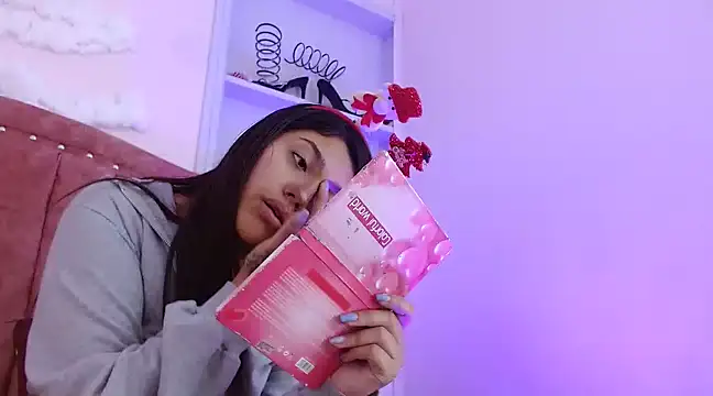 SarahStones online show from 12-12-24, 07:41