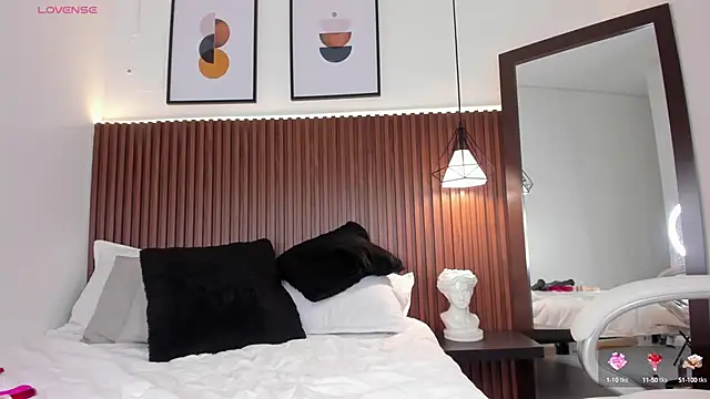 Snapshot of emma_white_01 chatting on 12-06-24, 05:31 emma white 01 online show from 12-06-24, 05:31