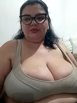 Snapshot of Madisonpalacio chatting on 10-29-25, 02:03 Madisonpalacio online show from 10-29-25, 02:03