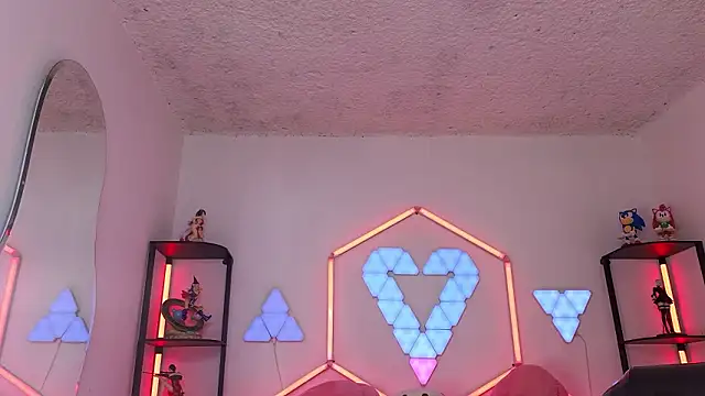 Snapshot of littlevixen18 chatting on 02-04-26, 02:23 littlevixen18 online show from 02-04-26, 02:23