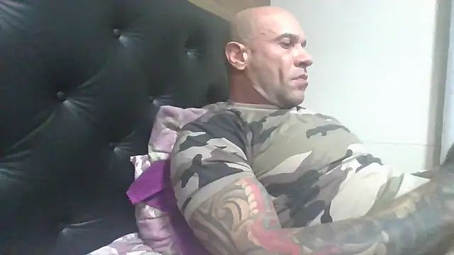Snapshot of Arc8njoblack chatting on 06-25-26, 05:12 Arc8njoblack online show from 06-25-26, 05:12