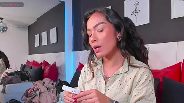 scarlet castro online show from 10-24-25, 04:47