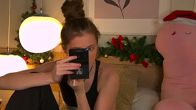 AshleyDouglas online show from 01-03-25, 07:27