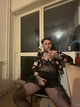 Snapshot of lope85540 chatting on 10-31-25, 04:57 lope85540 online show from 10-31-25, 04:57