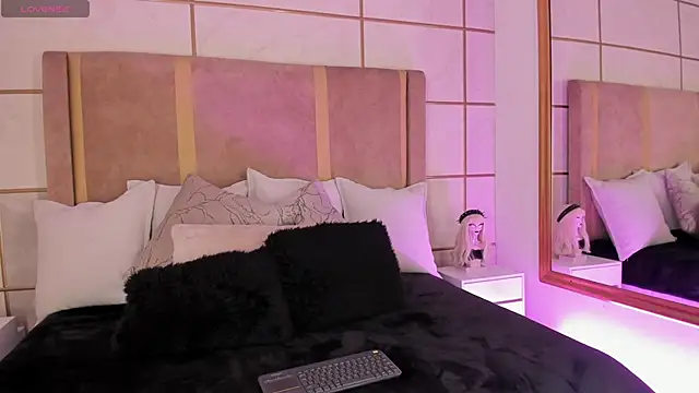 Snapshot of Kittenmeuw chatting on 01-14-25, 03:32 Kittenmeuw online show from 01-14-25, 03:32