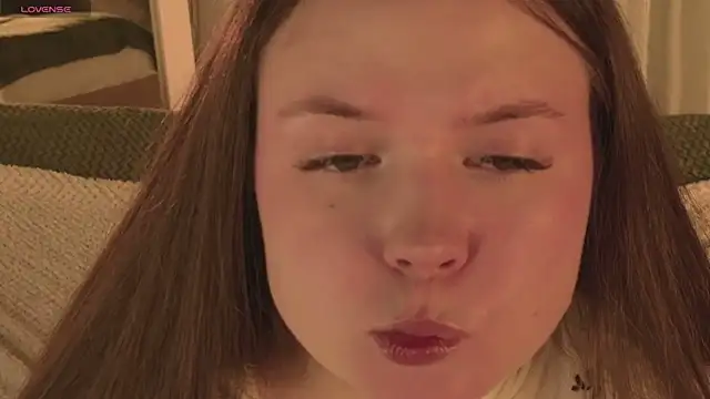 Snapshot of SunnyRisha chatting on 12-15-25, 05:12 SunnyRisha online show from 12-15-25, 05:12