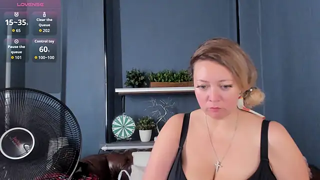 Snapshot of JesiaFoxi chatting on 09-13-25, 10:37 JesiaFoxi online show from 09-13-25, 10:37
